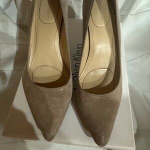 Calvin Klein Textures Leather pumps